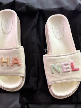 Chanel multicolor Accent Ivory Leather Slides Sandals
